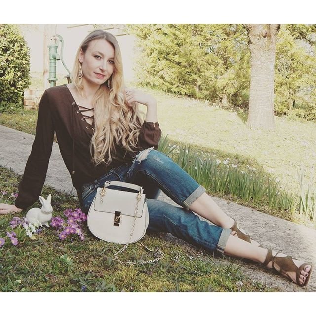 New post on da blog ! (Link in my bio ) 🐰
Comment allez vous en ce début de semaine ? Vous avez vu mon dernier post sur le blog?
#blog #bloggerstyle #blogger #fashion #mode #fashionpost #fashionblogger #fashionblog #bag #heels #rabbit #cute #blond #curlyhair #longhair #girl #instafashion #instastyle #style #tendance #inspiration #instagirl #fashionista #love #frenchblogger