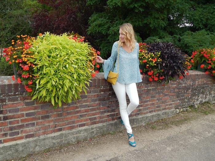 look casual chic avec l'une des tendances de la rentrée: les manches pagodes