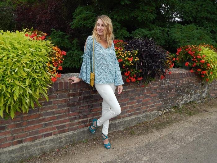 look casual chic avec l'une des tendances de la rentrée: les manches pagodes