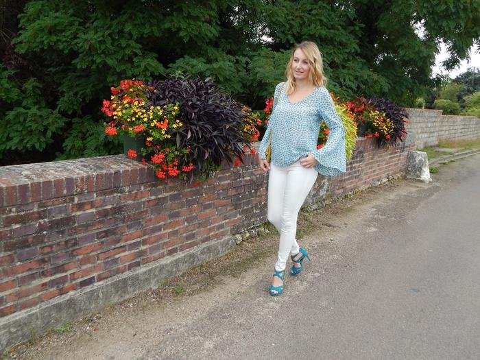 look casual chic avec l'une des tendances de la rentrée: les manches pagodes