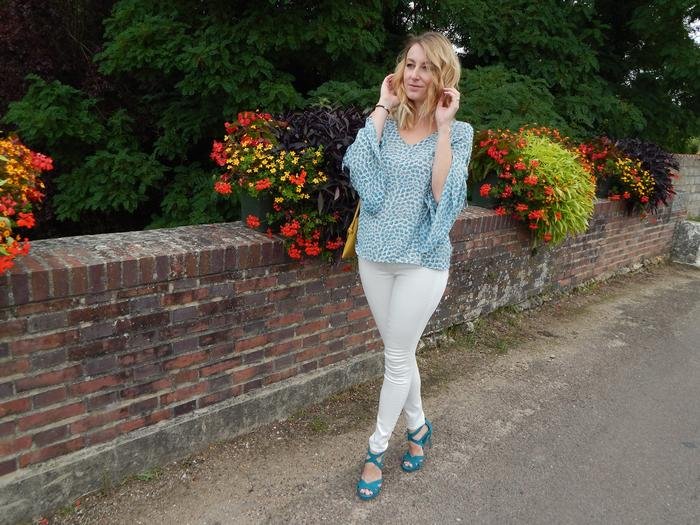 look casual chic avec l'une des tendances de la rentrée: les manches pagodes