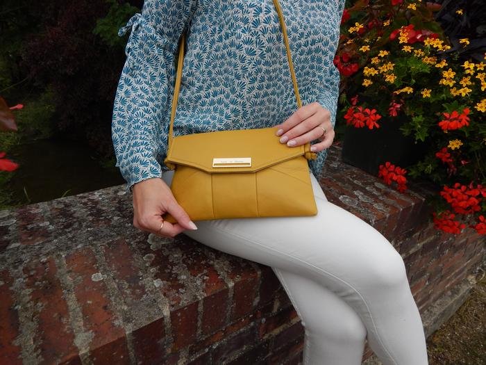 look casual chic avec l'une des tendances de la rentrée: les manches pagodes