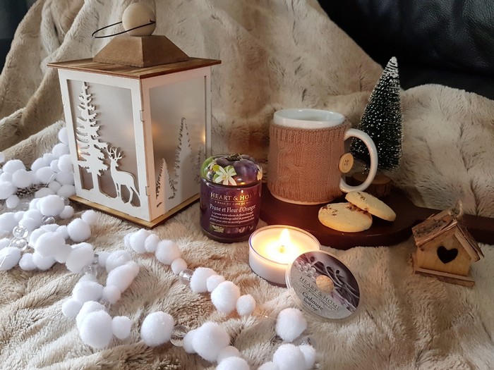 ambiance cosy de noel avec les bougies heart and home
